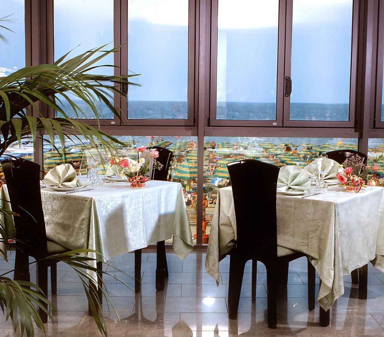 Hotel Foschi-Peninsula Bellaria-Igea Marina Exterior photo